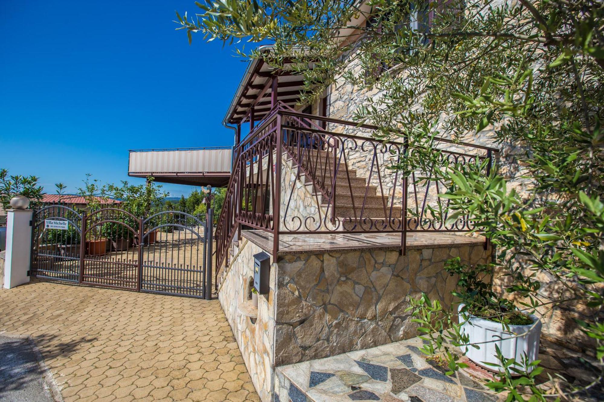 Villa Michelle Karojba Exterior photo